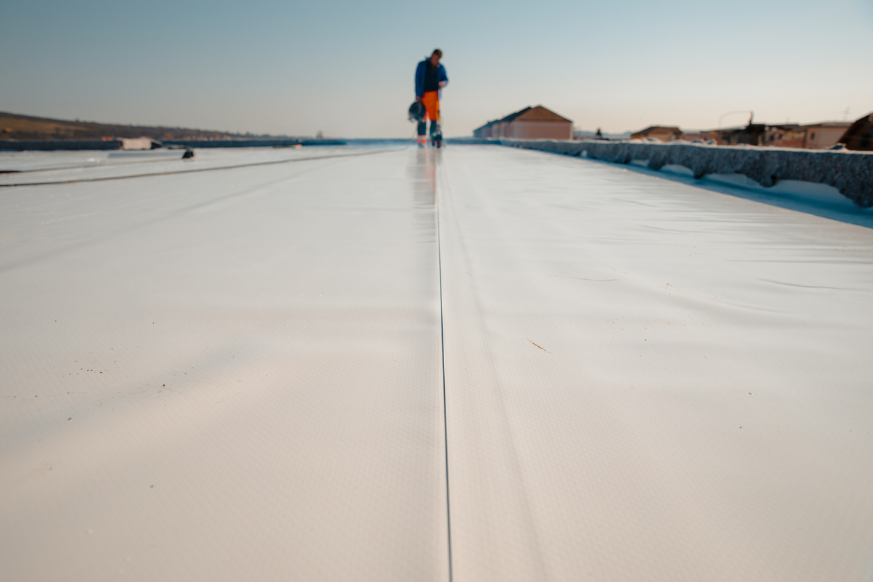 installation of a membrane rubber roof